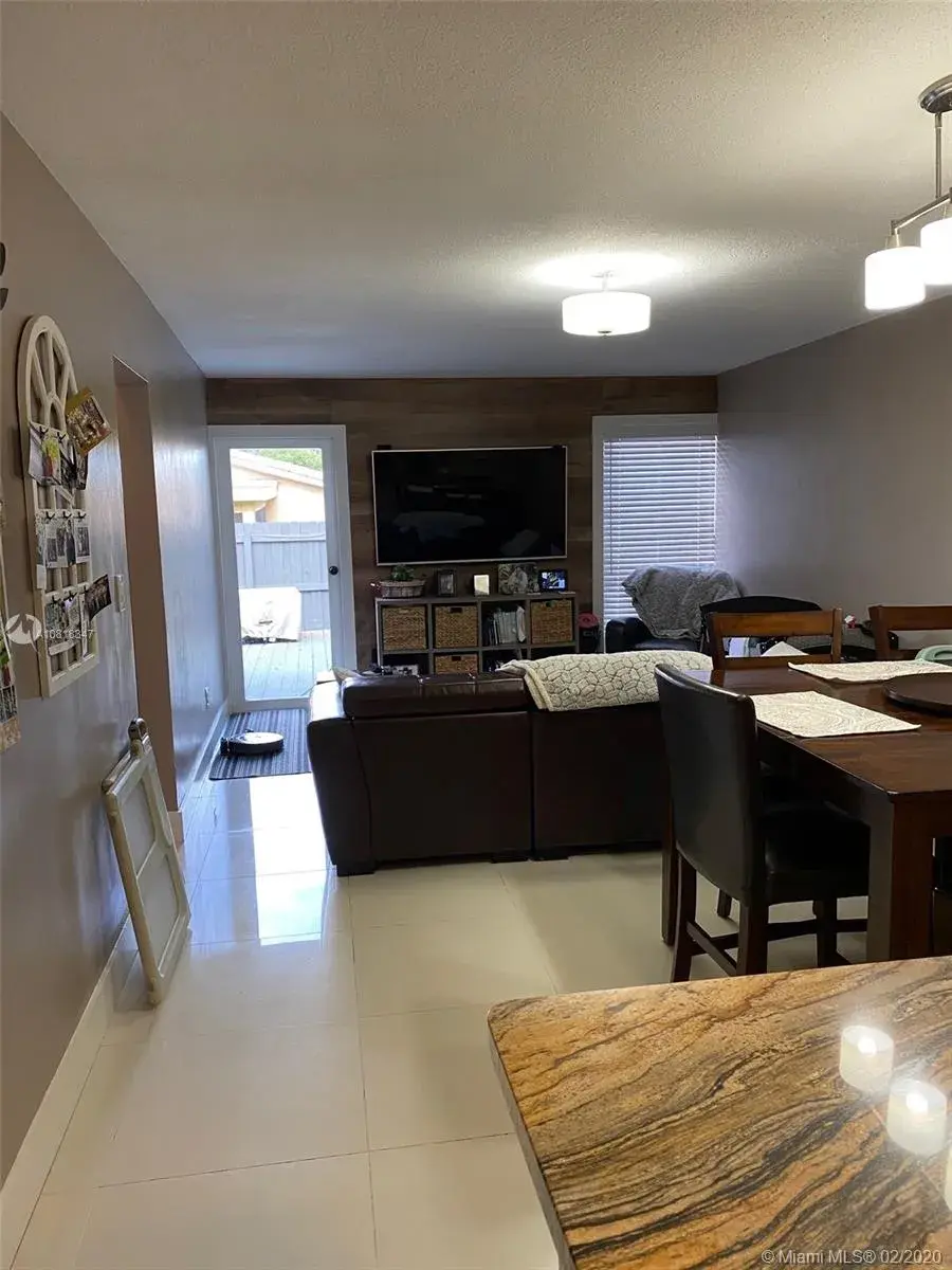 3905 Farragut St, Hollywood FL 33021