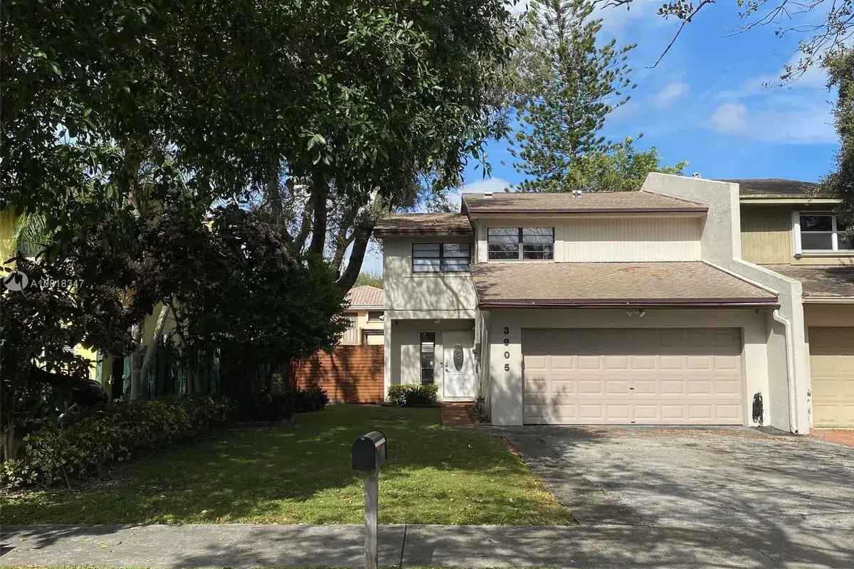 3905 Farragut St, Hollywood FL 33021