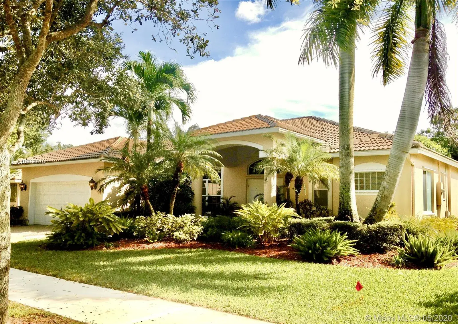 5 bedroom 3 bath Residential for sale at 3843 Oak Ridge Cir, Weston FL 33331