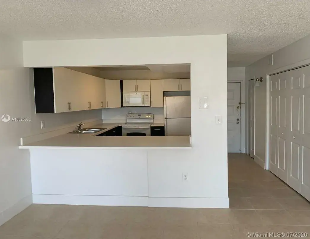 6940 Miami Gardens Dr # 431, Hialeah FL 33015