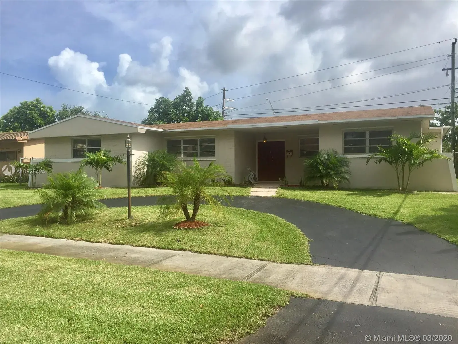 4 bedroom 3 bath for sale at 2060 NE 185th Ter, North Miami Beach FL 33179