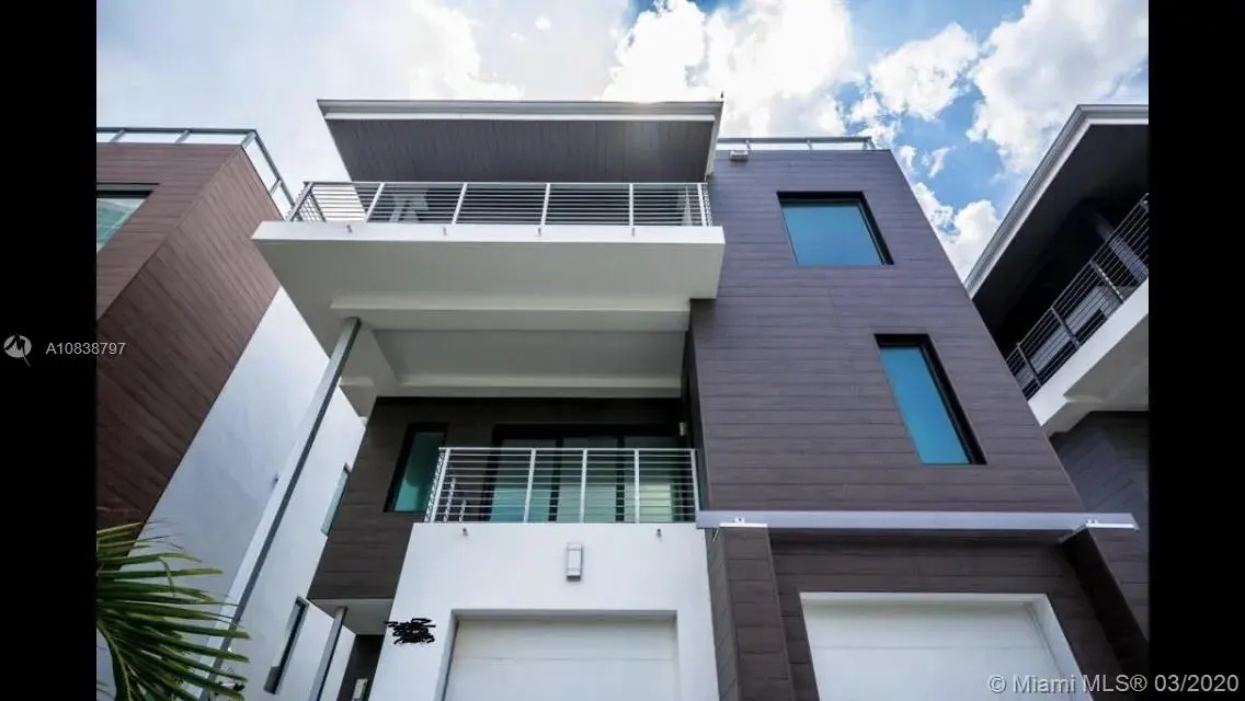 3 bedroom 3 bath Residential Lease for rent at 340 Balboa St, Hollywood FL 33019