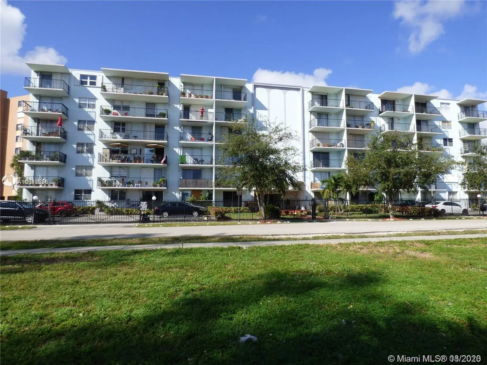 2 bedroom 2 bath Residential for sale at 12500 NE 15th Ave # 405, North Miami FL 33161
