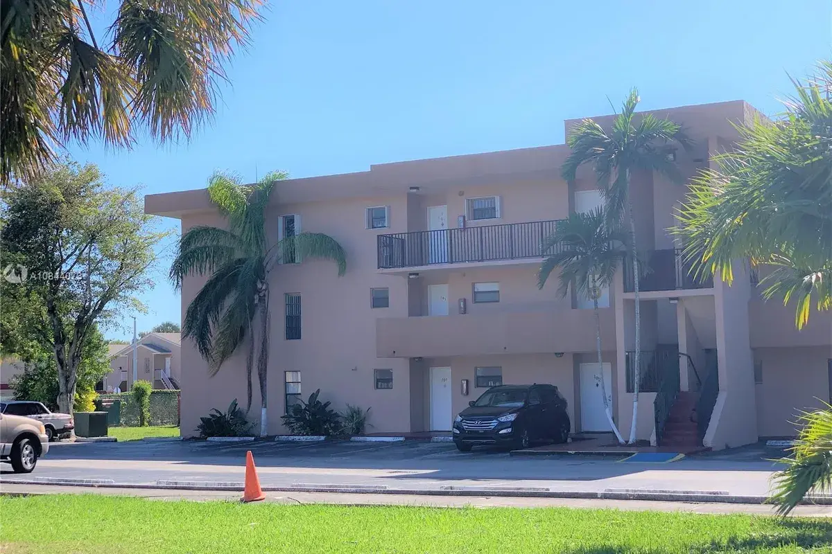 13870 SW 62nd St # 201, Miami FL 33183