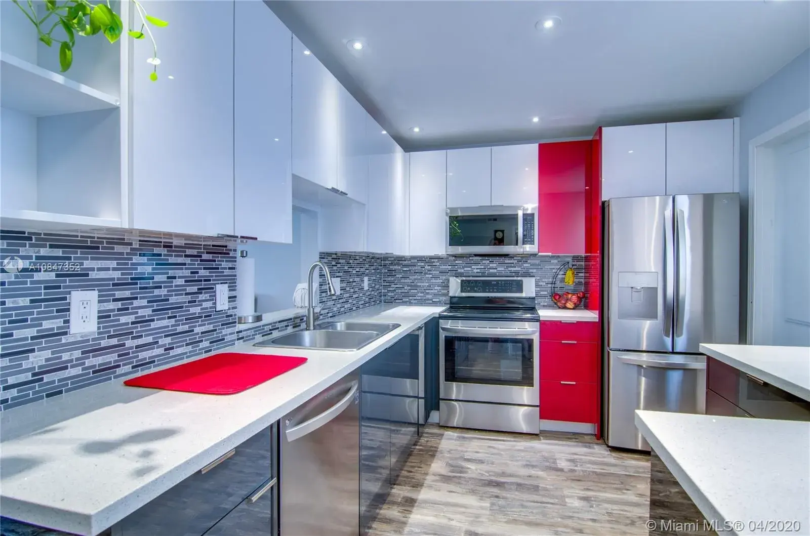 219 NE 14th Ave # 307, Hallandale Beach FL 33009