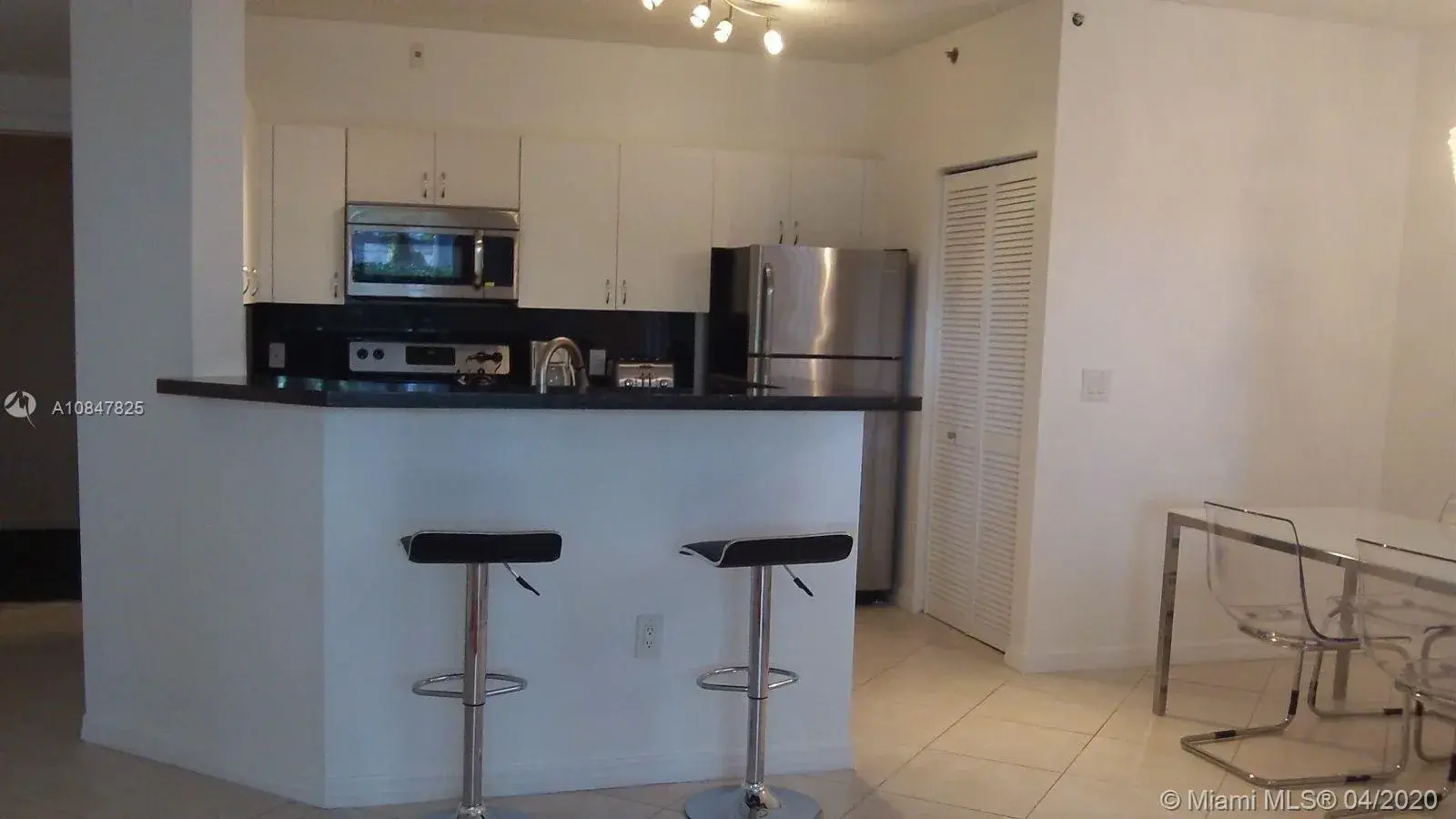 1 bedroom 1 bath Residential for sale at 19501 E Country Club Dr # 104, Aventura FL 33180
