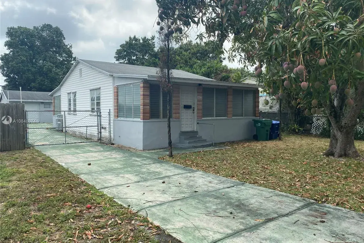 10633 NW 6th Ave, Miami FL 33150