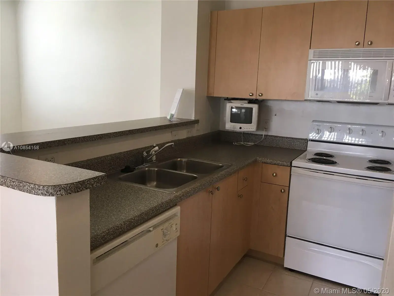 7910 N Nob Hill Rd # 101, Tamarac FL 33321