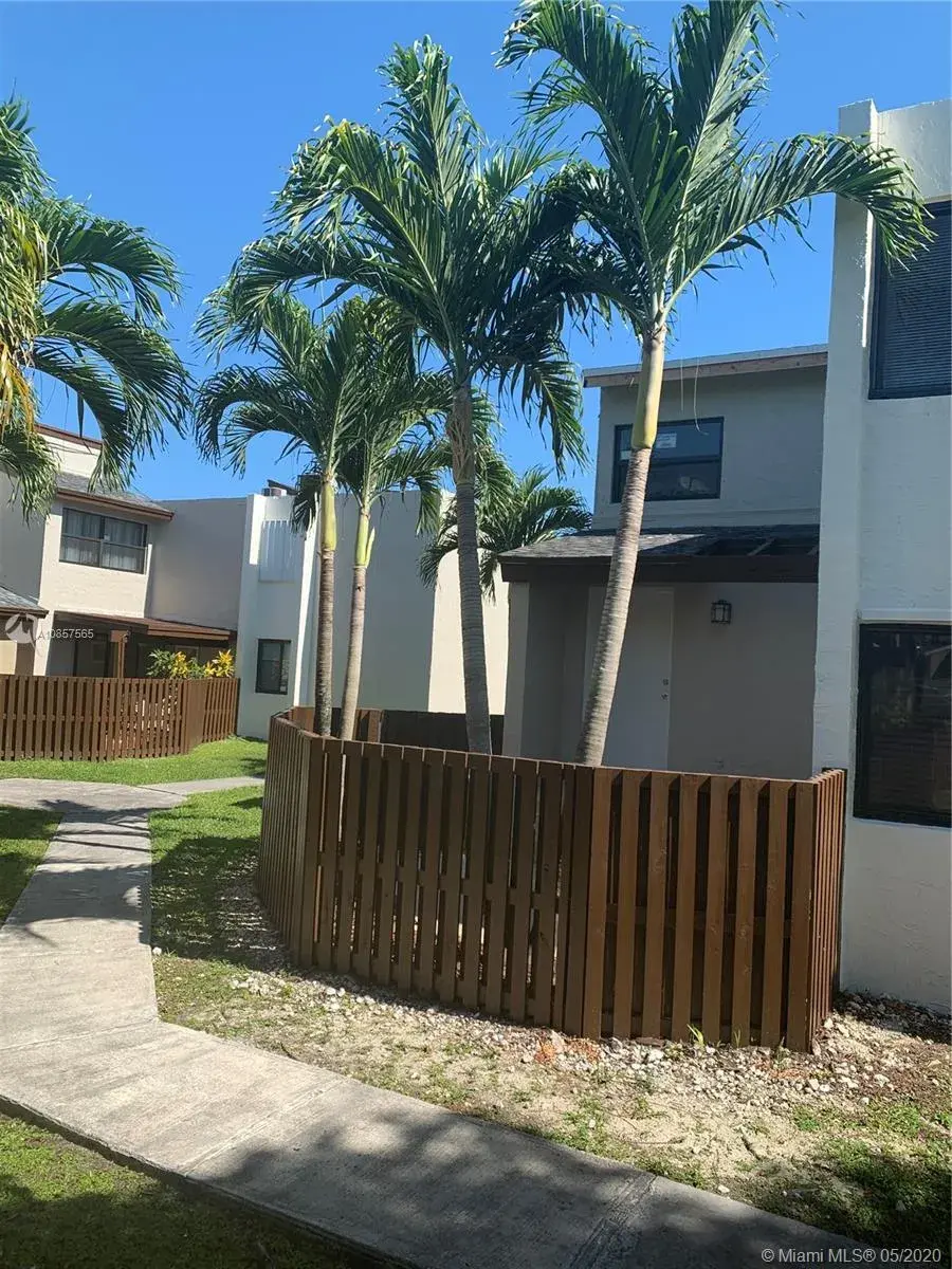3 bedroom 2 bath Residential for sale at 10300 NW 9th St Cir # 201, Miami FL 33172