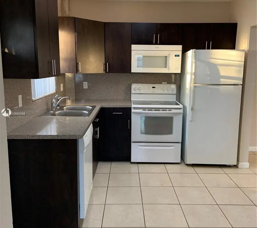 2840 Fillmore St # 10, Hollywood FL 33020