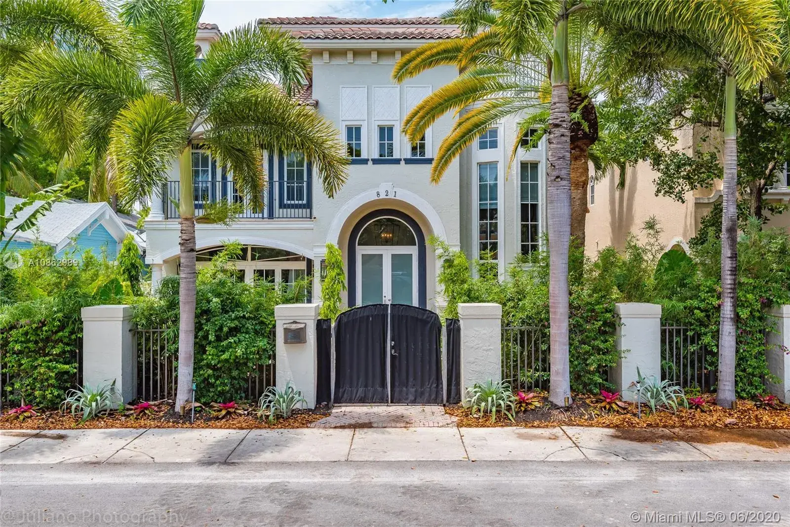 4 bedroom 5 bath Residential for sale at 821 SE 2nd Ct, Fort Lauderdale FL 33301