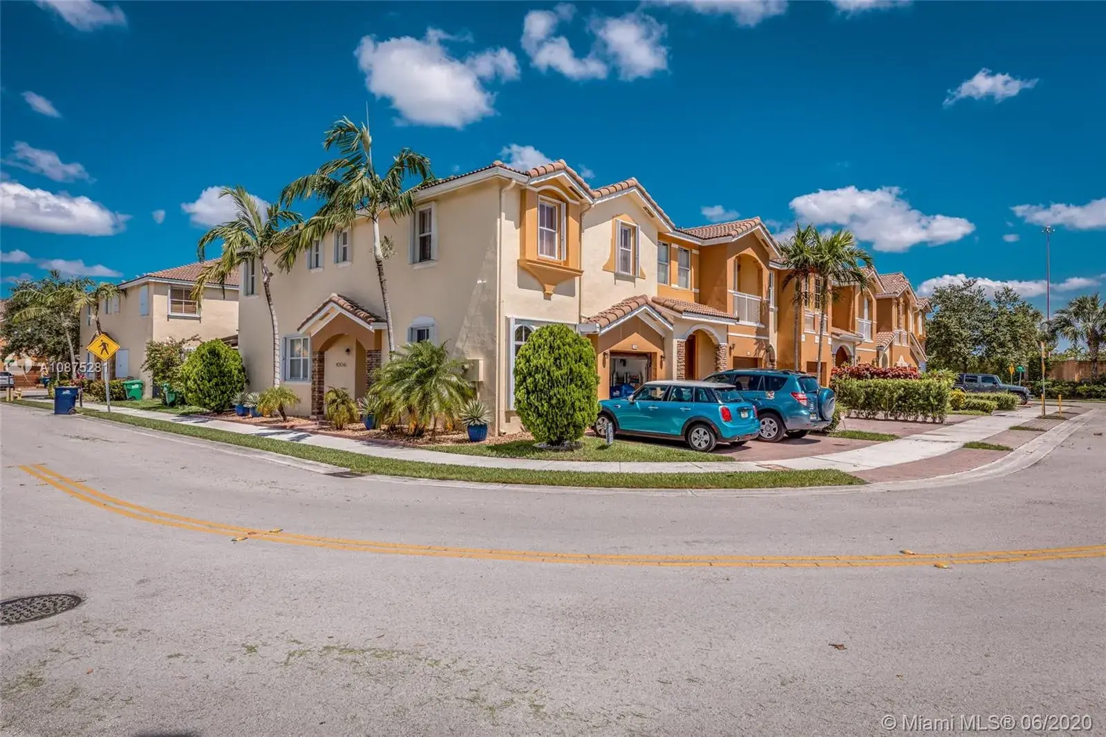 3 bedroom 3 bath Residential for sale at 1010 NW 102nd Ct # 1010, Miami FL 33172