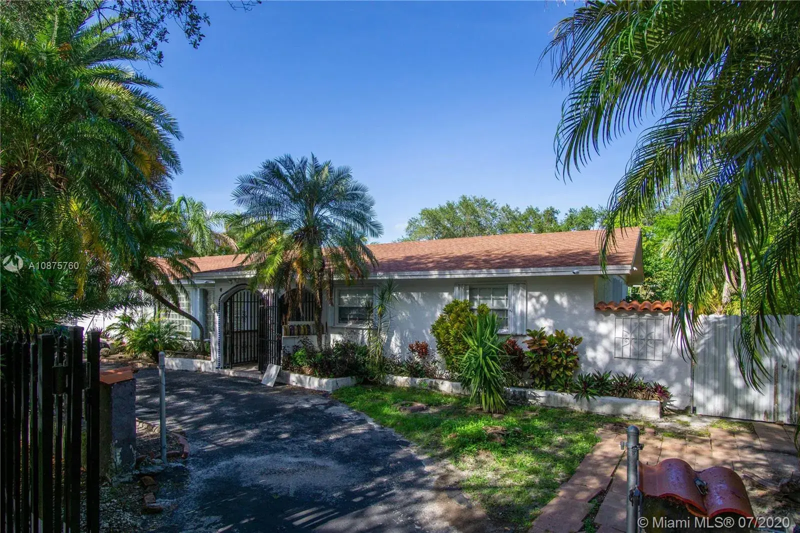 4 bedroom 2 bath Residential for sale at 17425 SW 87th Ave, Palmetto Bay FL 33157