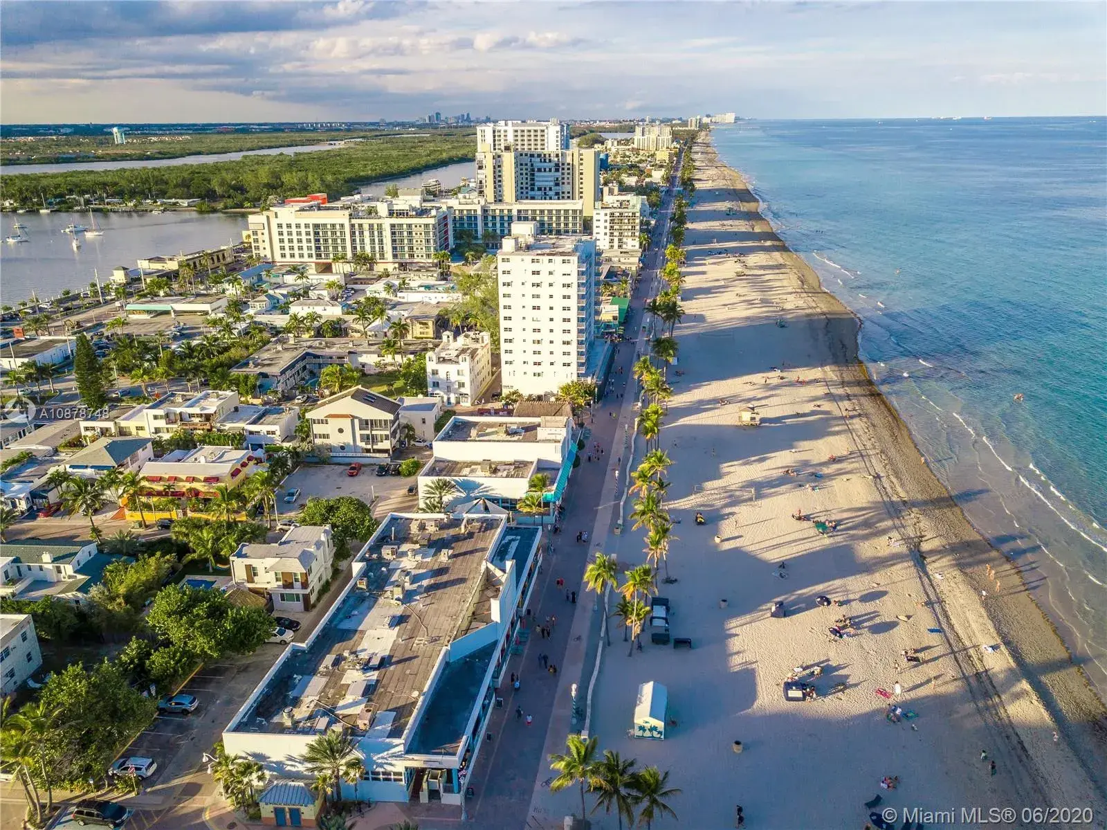 2 bedroom 2 bath Residential for sale at 1401 S ocean dr # 305, Hollywood FL 33019