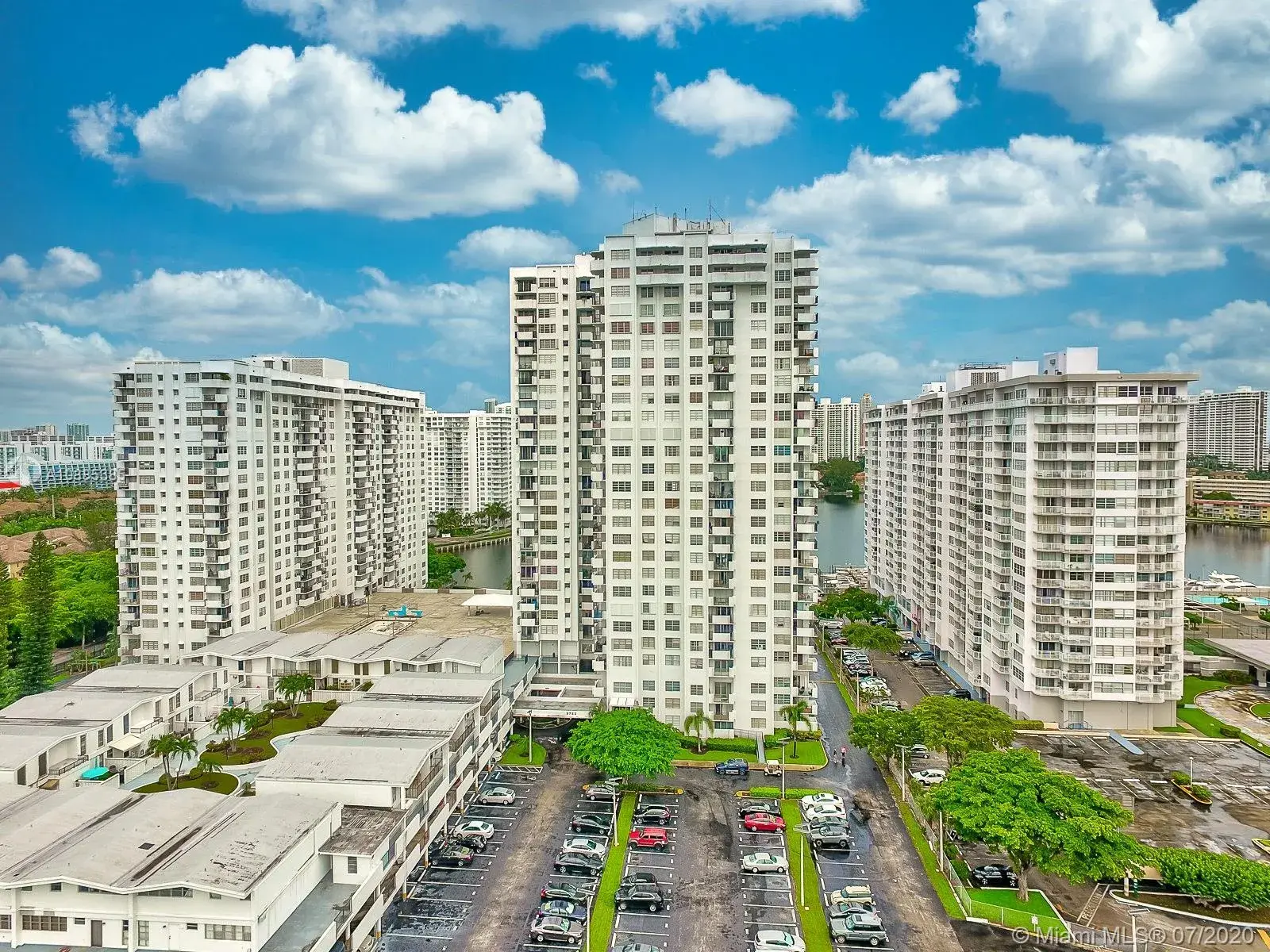 1 bedroom 1 bath Residential Lease for rent at 2750 NE 183rd St # 1107, Aventura FL 33160