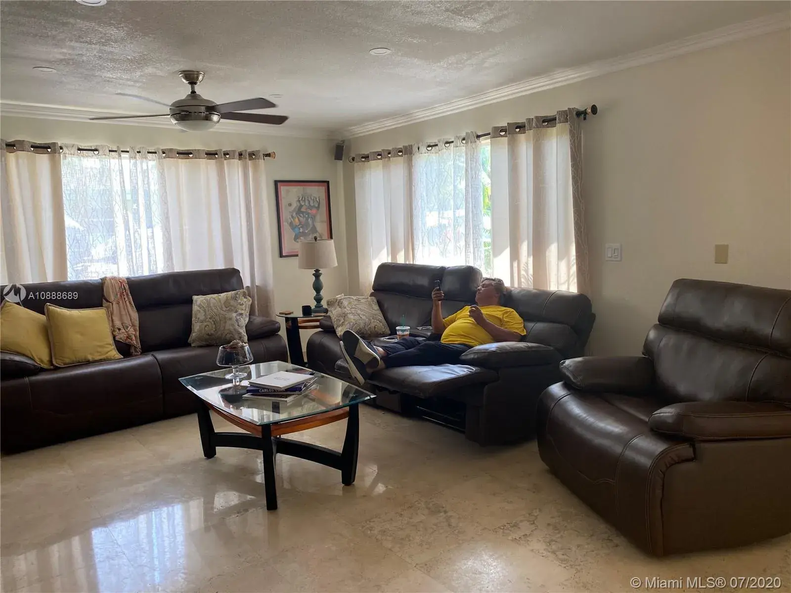 2 bedroom 2 bath Residential Lease for rent at 4802 Washington St # 2, Hollywood FL 33021