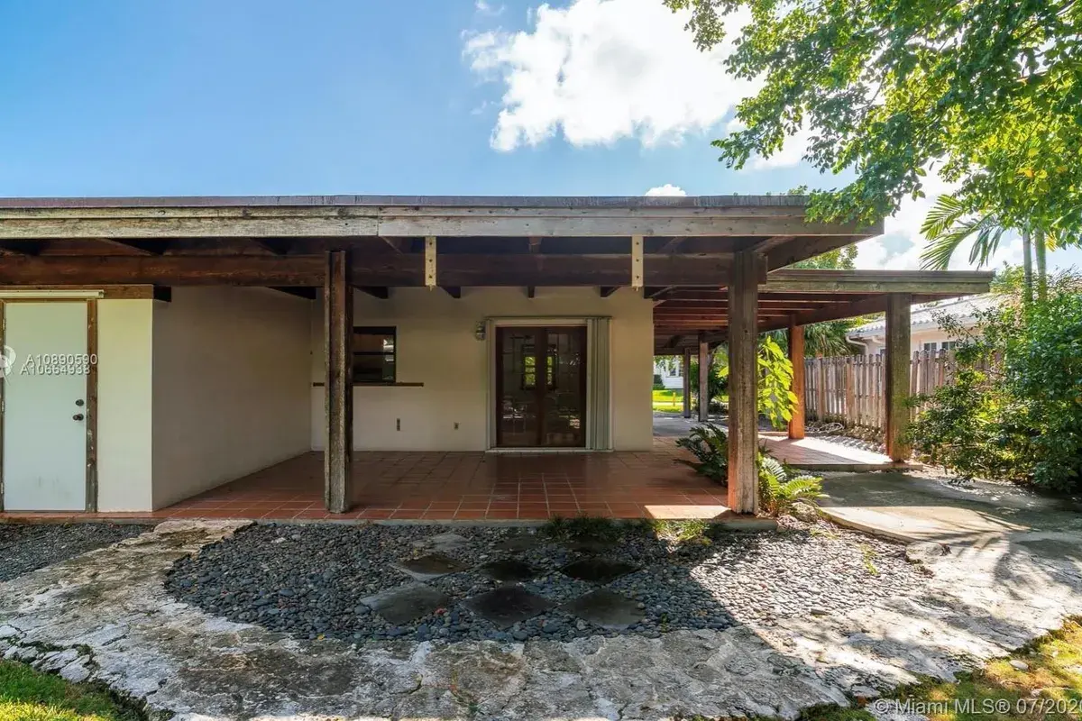 261 Greenwood Dr, Key Biscayne FL 33149