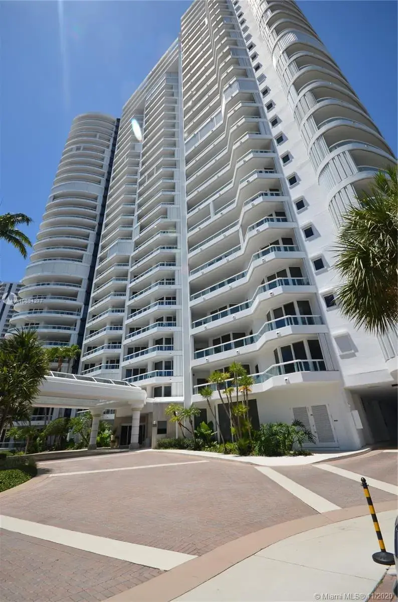 2 bedroom 2 bath for sale at 21050 Point Pl # 306, Aventura FL 33180