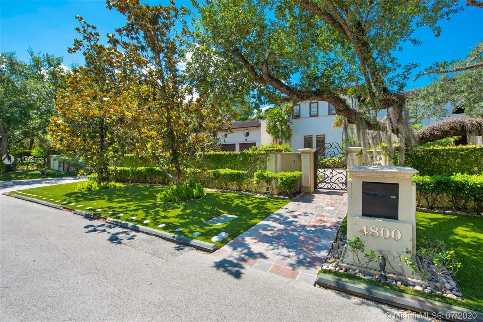 4800 Pine Dr, Miami FL 33143