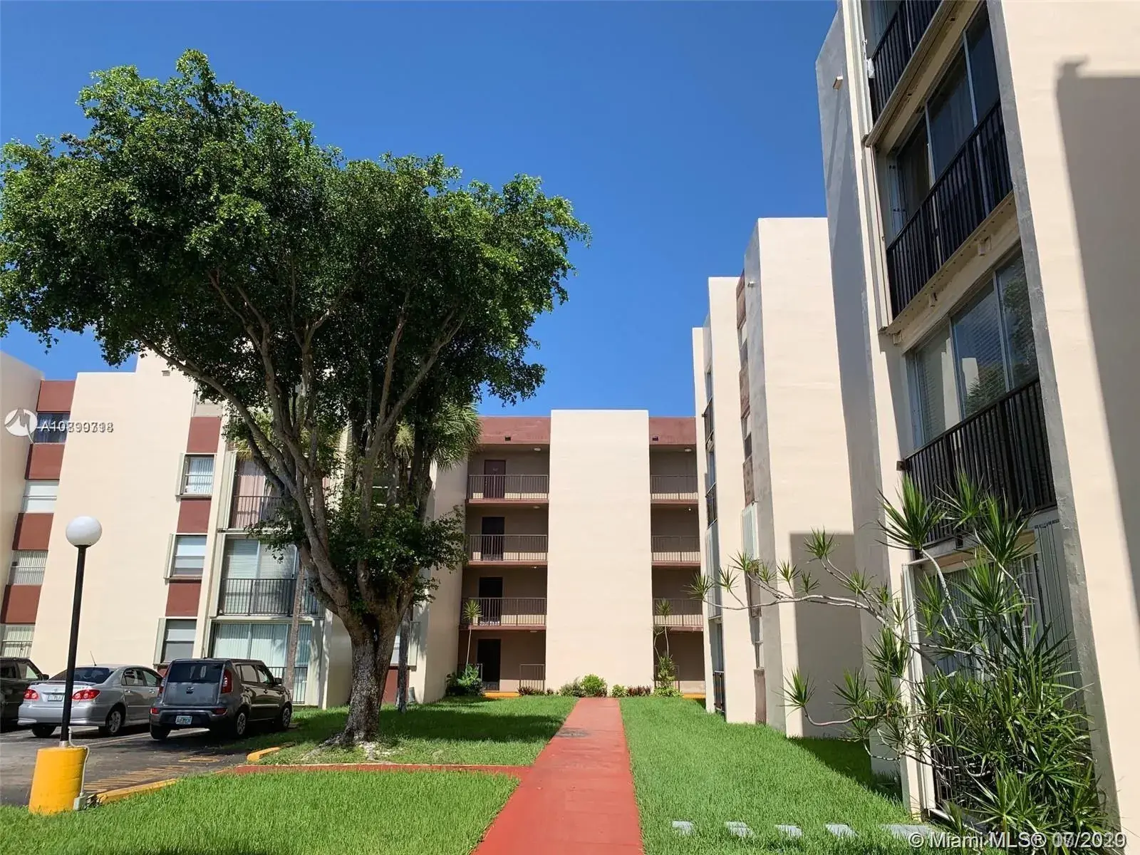 3 bedroom 2 bath Residential for sale at 9441 SW 4th St # 301, Miami FL 33174