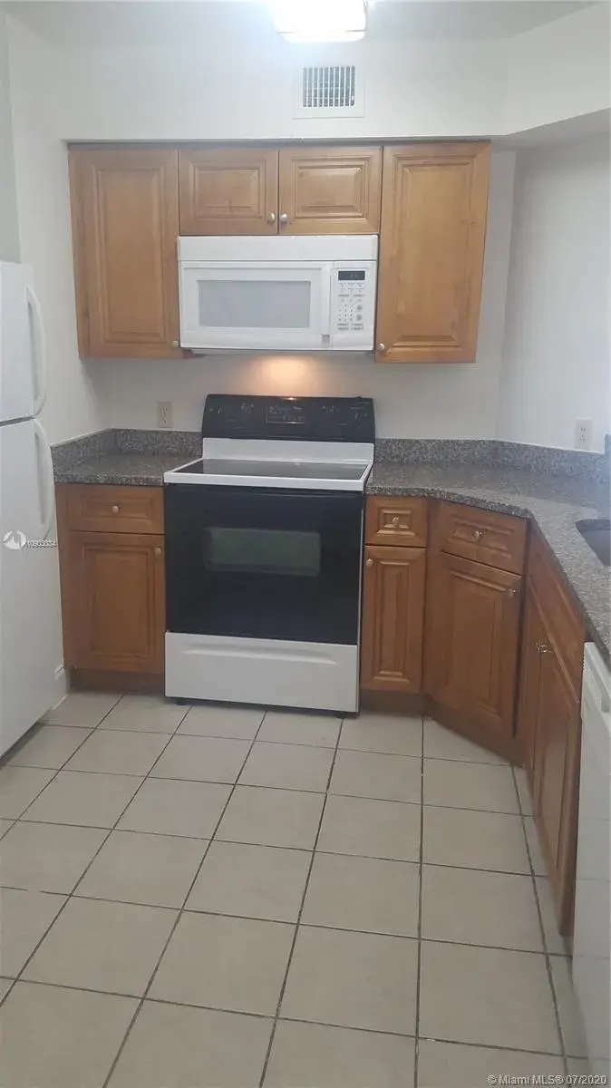 3473 NW 44th St # 102, Oakland Park FL 33309