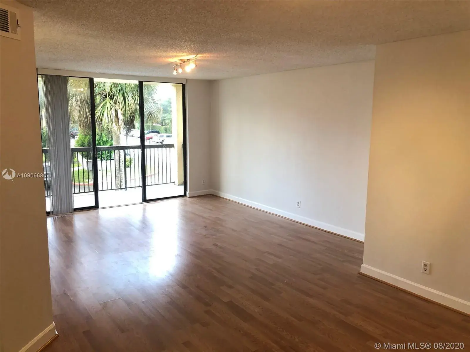 5801 Riverside Dr # 203, Coral Springs FL 33067