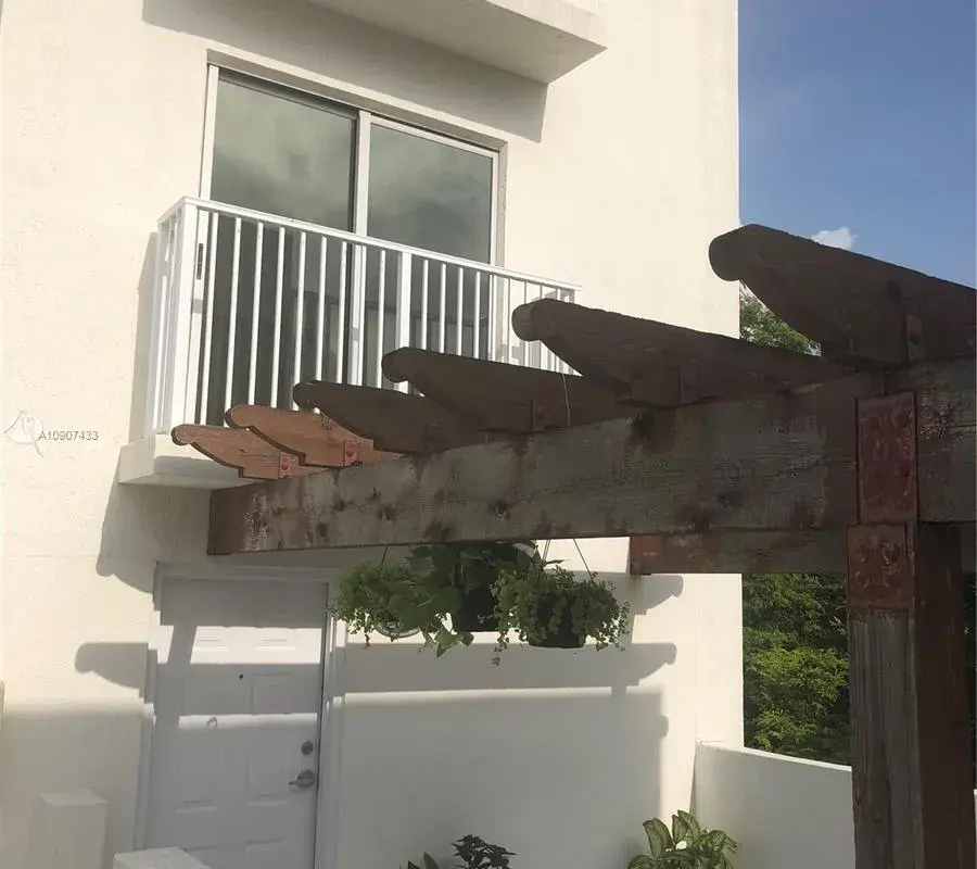 630 85th St # 201, Miami Beach FL 33141
