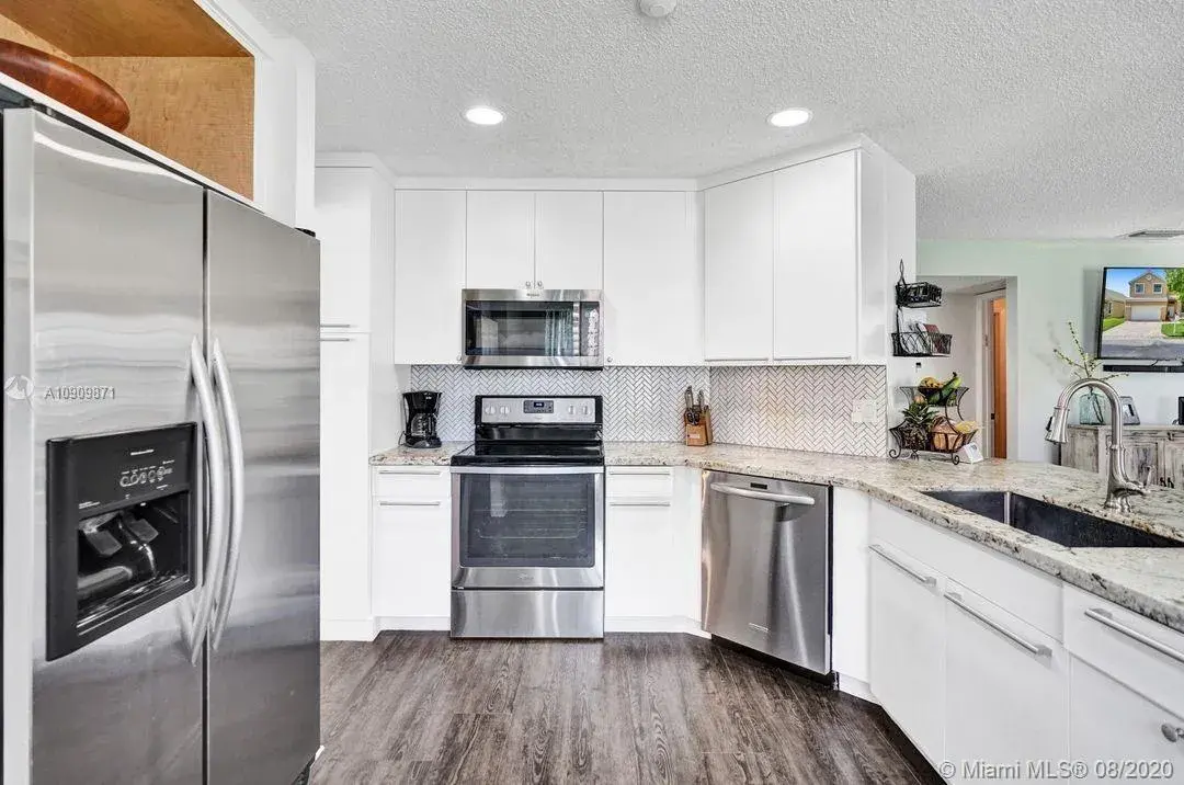 285 Bridgeton Way, Weston FL 33326