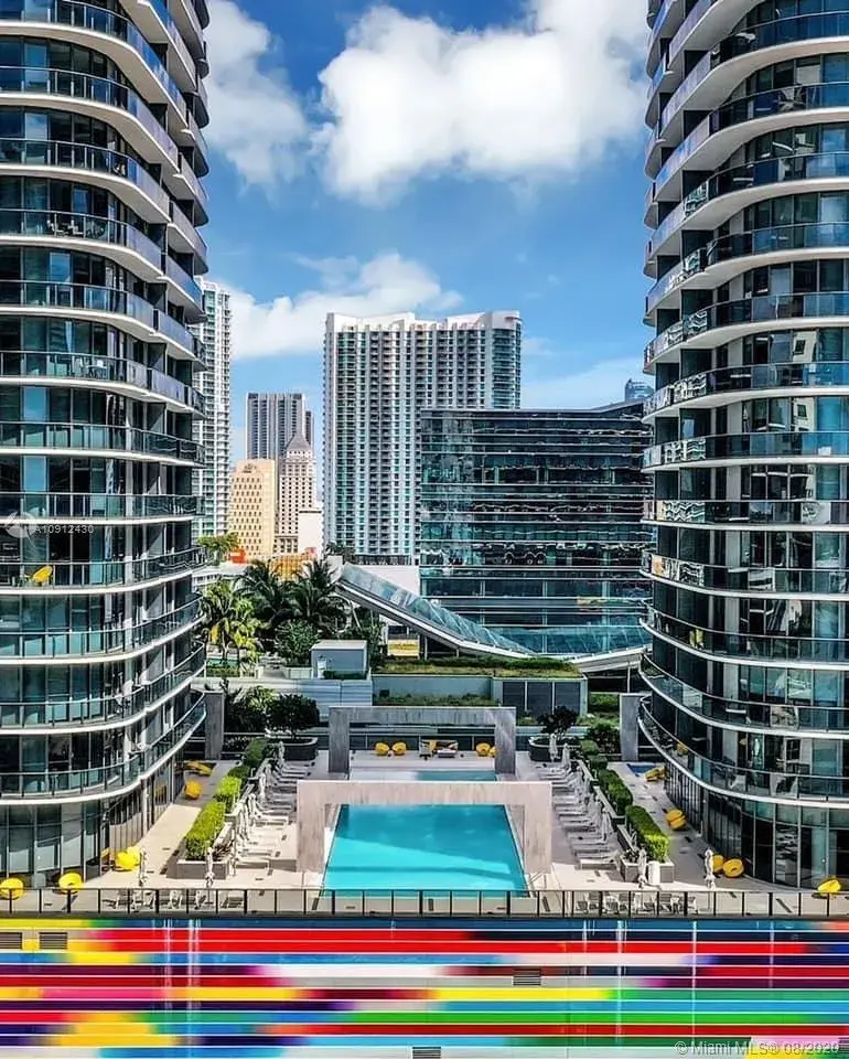 1 bedroom 1 bath Residential for sale at 45 SW 9th St # 1004, Miami FL 33130