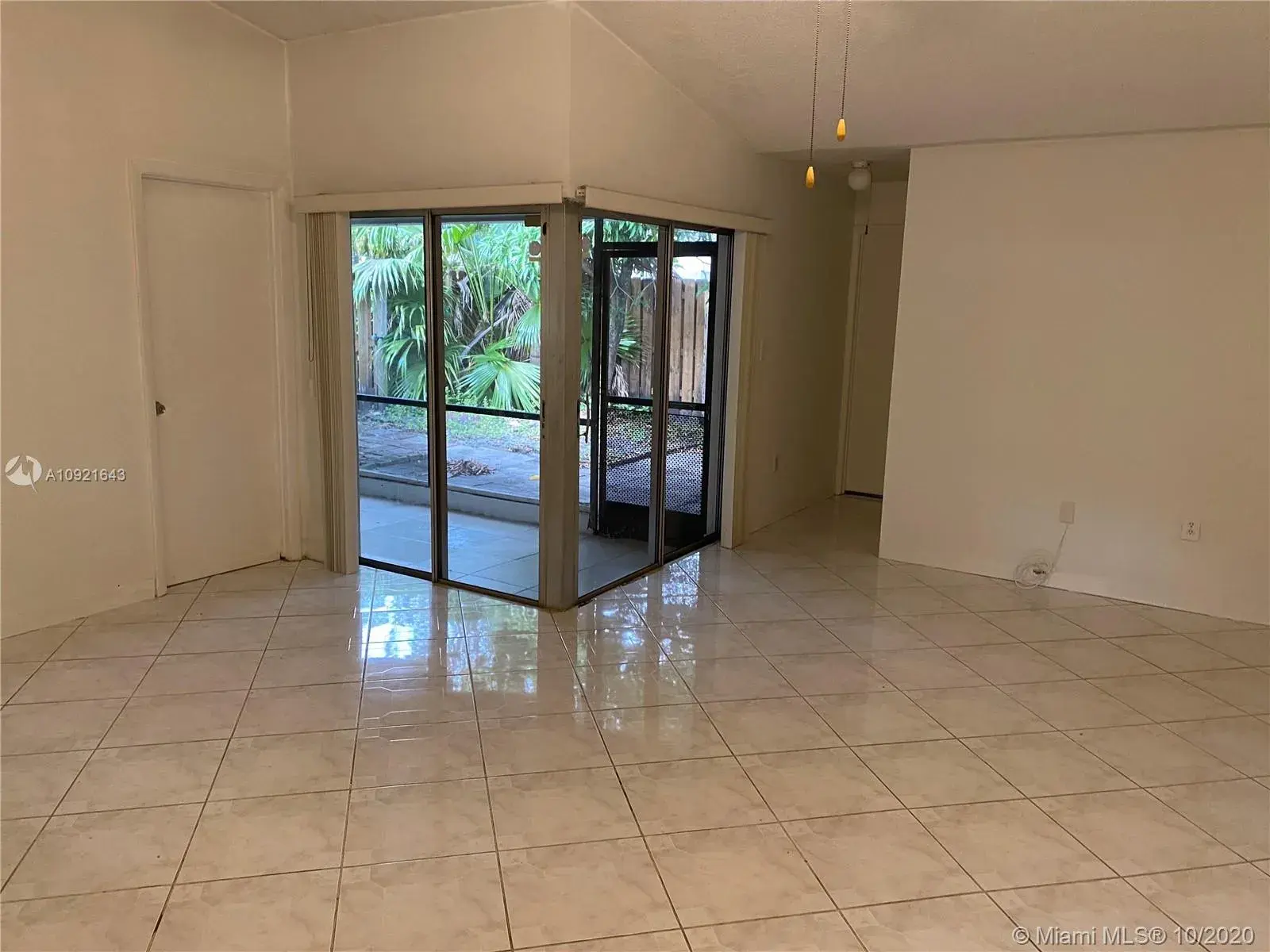 816 NE 214th Ln # 2, Miami FL 33179