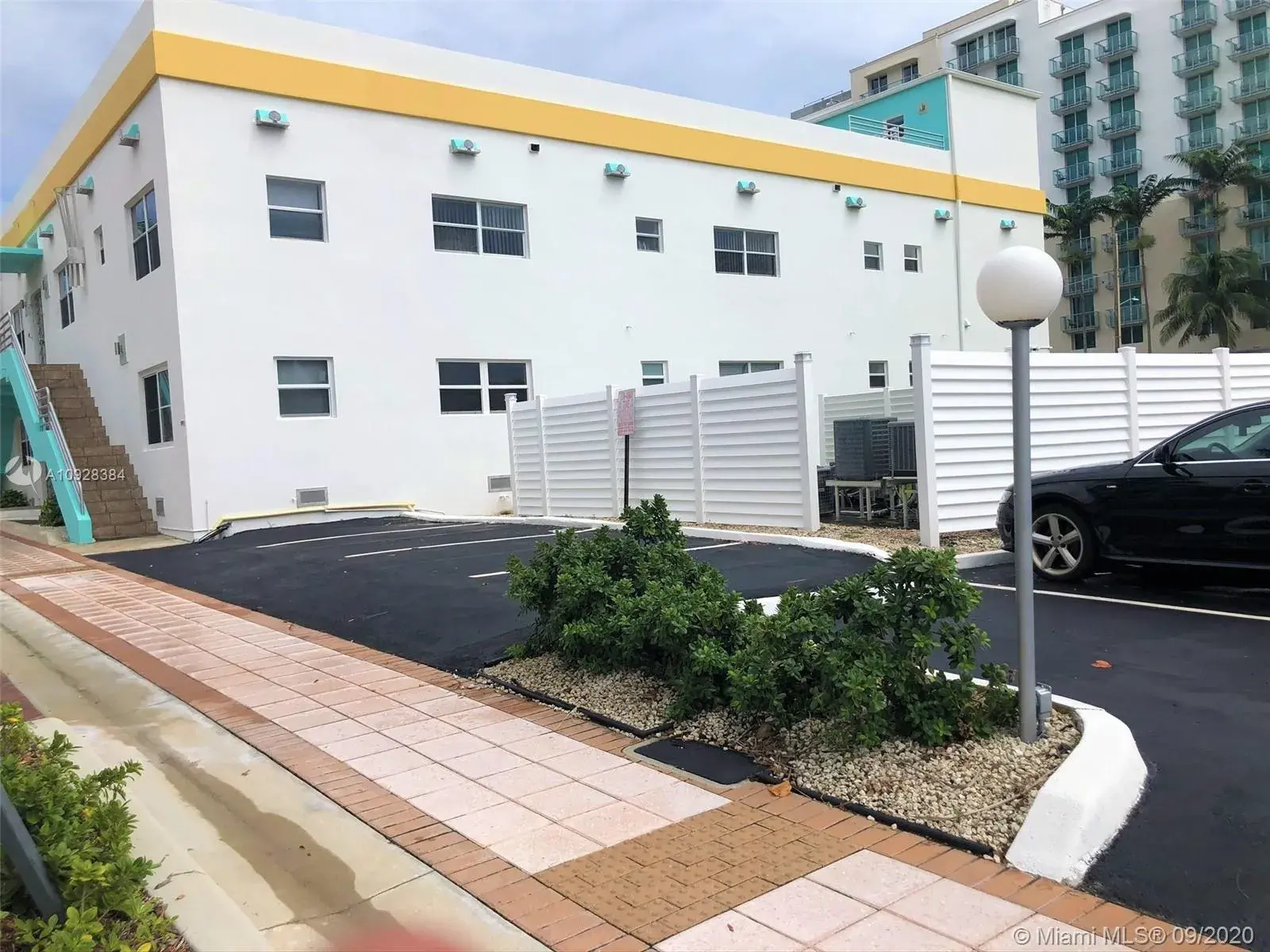 1 bedroom 1 bath Residential for sale at 326 Wilson St # 201, Hollywood FL 33019