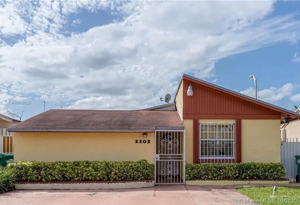 3 bedroom 2 bath Residential for sale at 2102 SW 106th Ct, Miami FL 33165