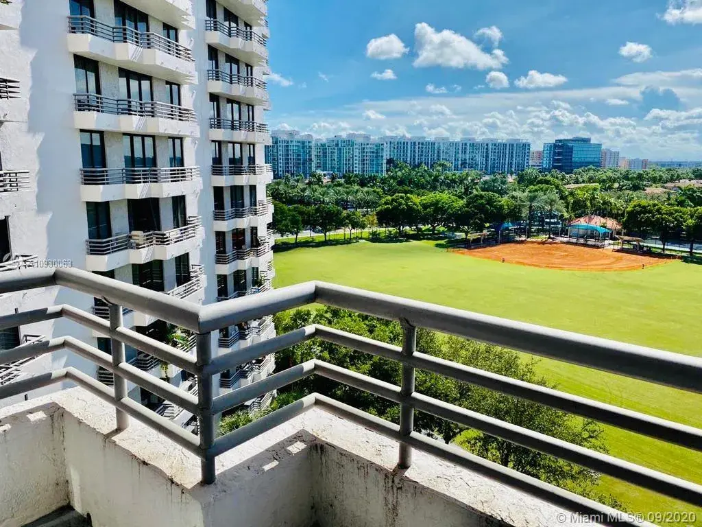 3300 NE 191st St # 905, Aventura FL 33180