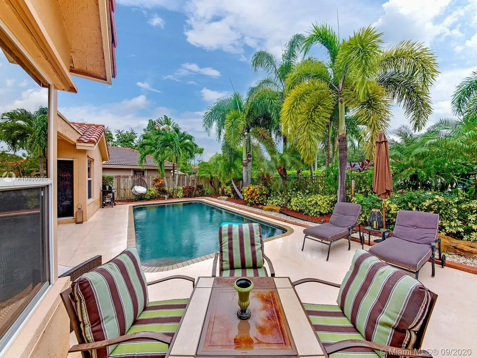 4 bedroom 2 bath Residential for sale at 1085 Fairfax Ln, Weston FL 33326
