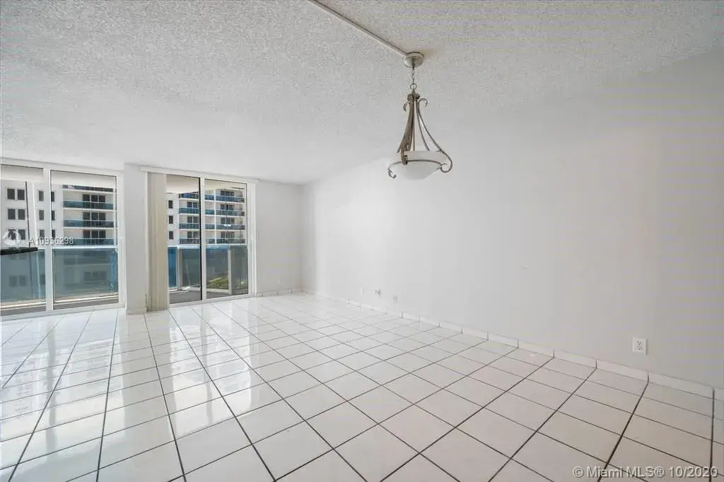 2401 Collins Ave # 606, Miami Beach FL 33140