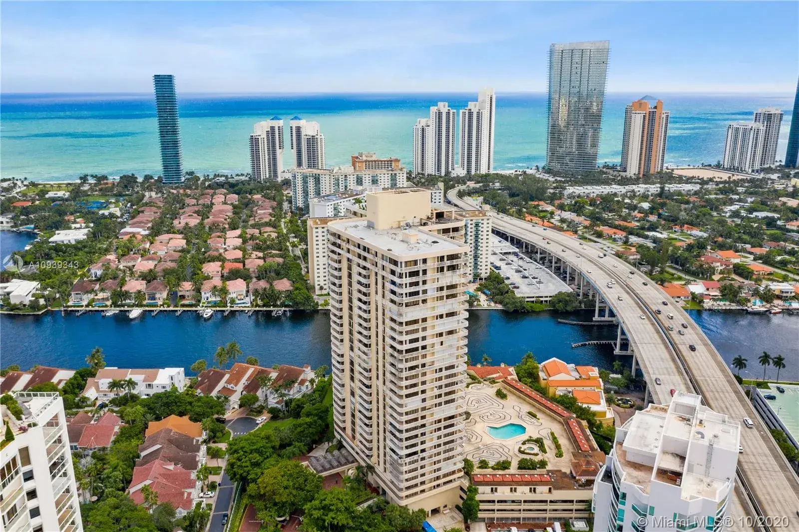 2 bedroom 2 bath Residential Lease for rent at 19355 Turnberry Way # 8G, Aventura FL 33180