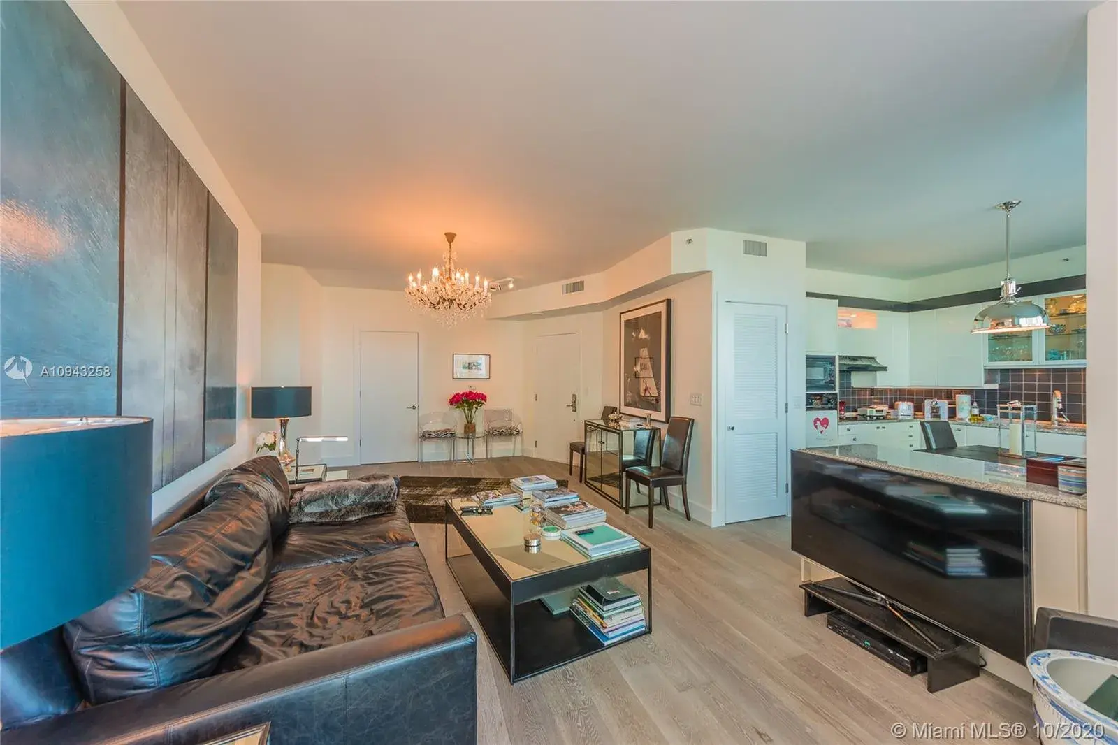 300 S Pointe Dr # 809, Miami Beach FL 33139