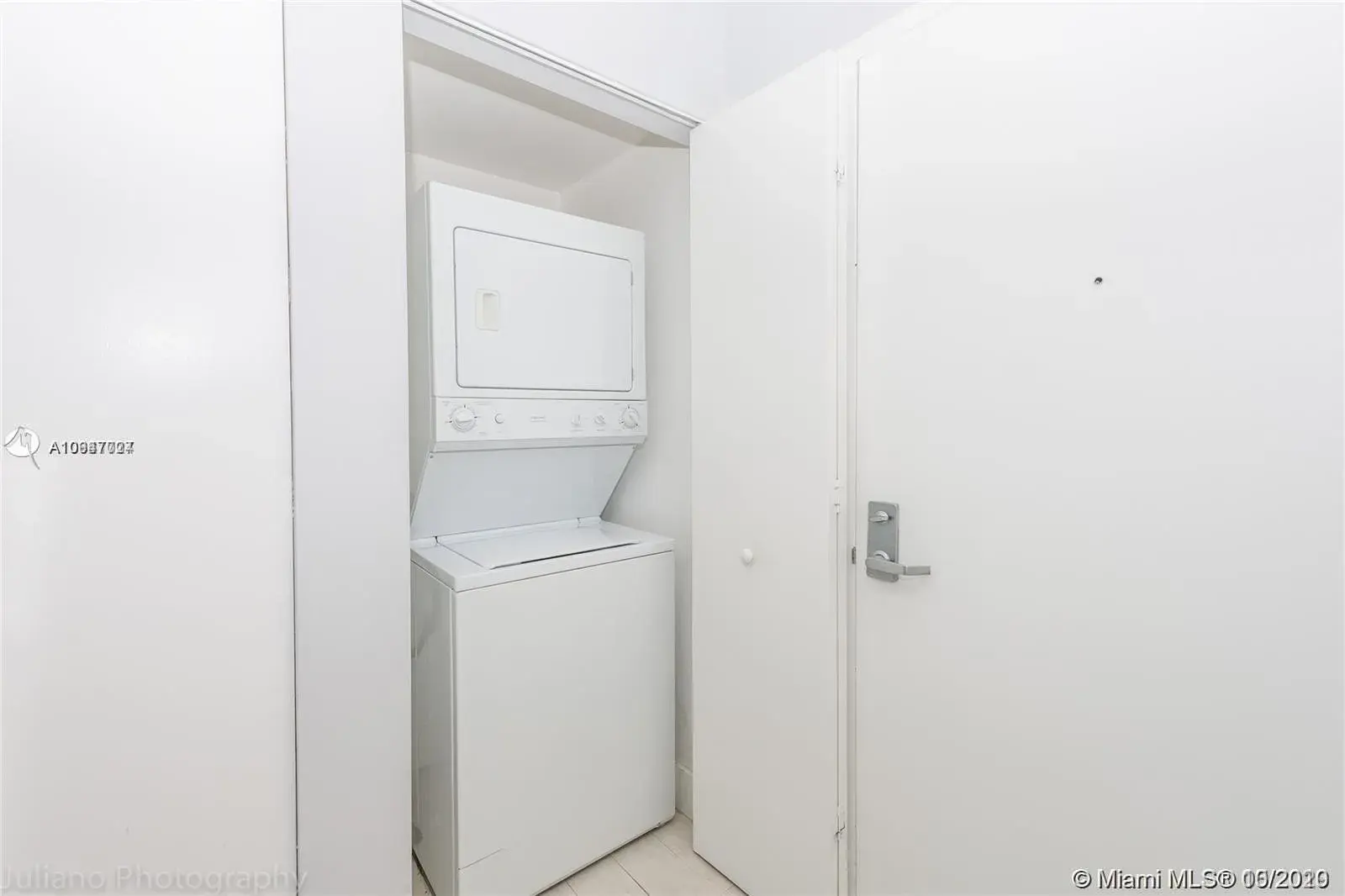 92 SW 3rd St # 3903, Miami FL 33130