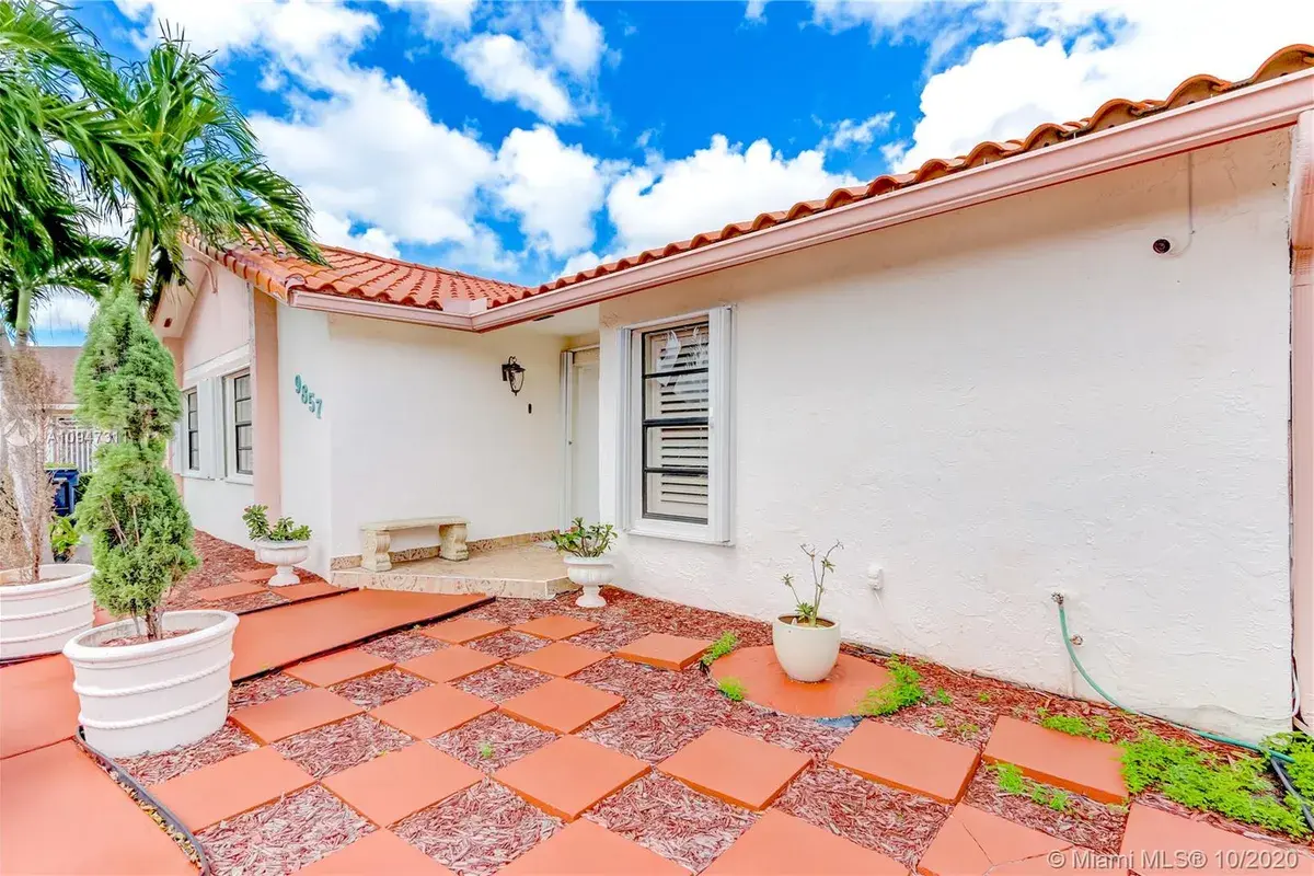 9857 SW 7th St, Miami FL 33174