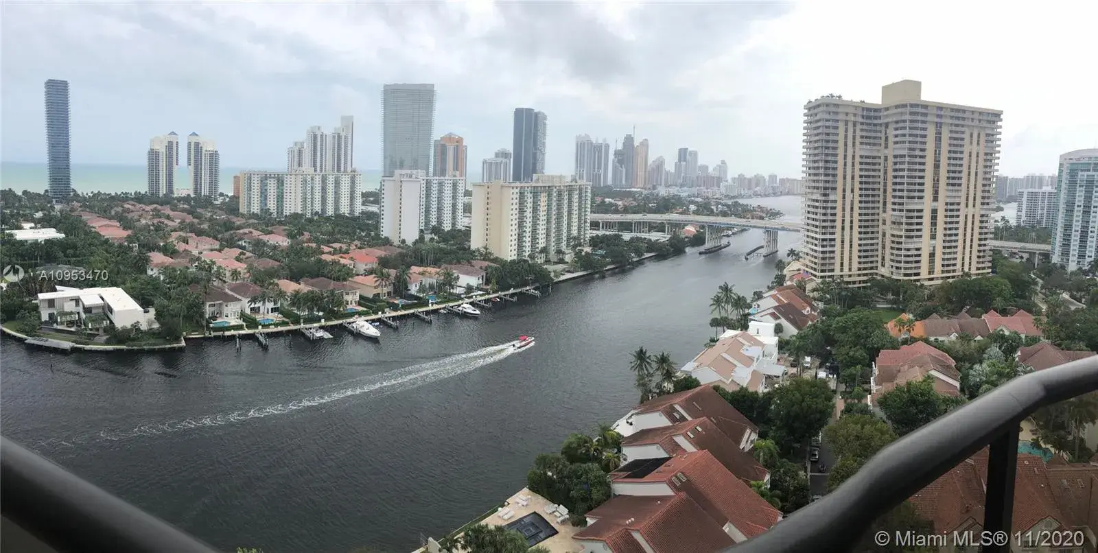 2 bedroom 2 bath Residential for sale at 19667 Turnberry Way # 20B, Aventura FL 33180