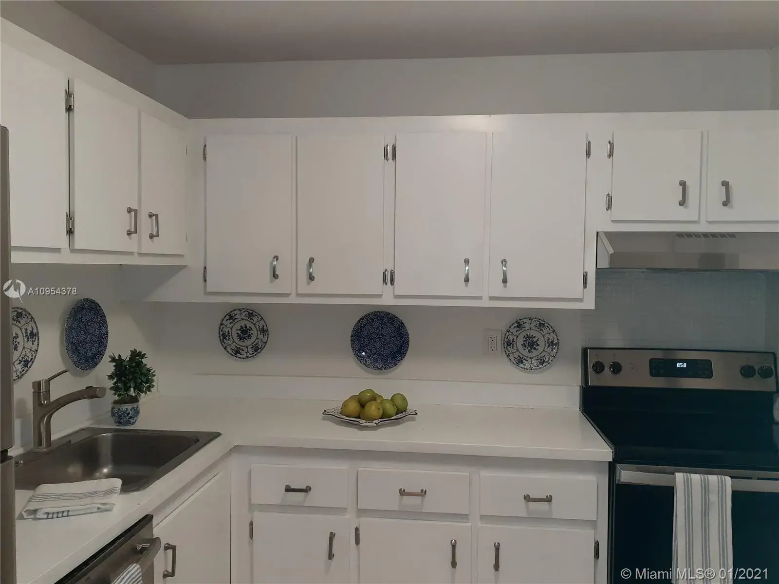 2 bedroom 1 bath Residential Lease for rent at 7705 Camino Real # 101, Miami FL 33143