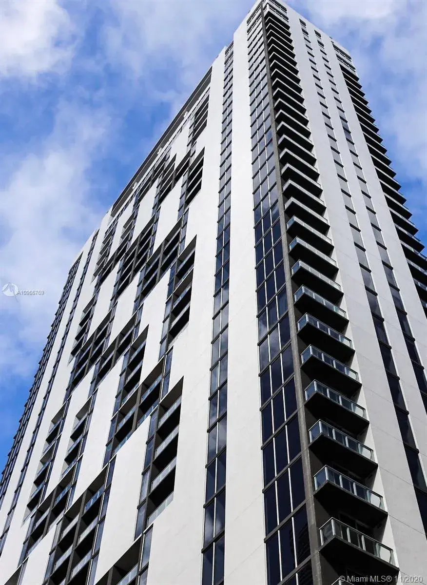 1 bedroom 1 bath Residential Lease for rent at 151 SE 1st St # 3506, Miami FL 33131