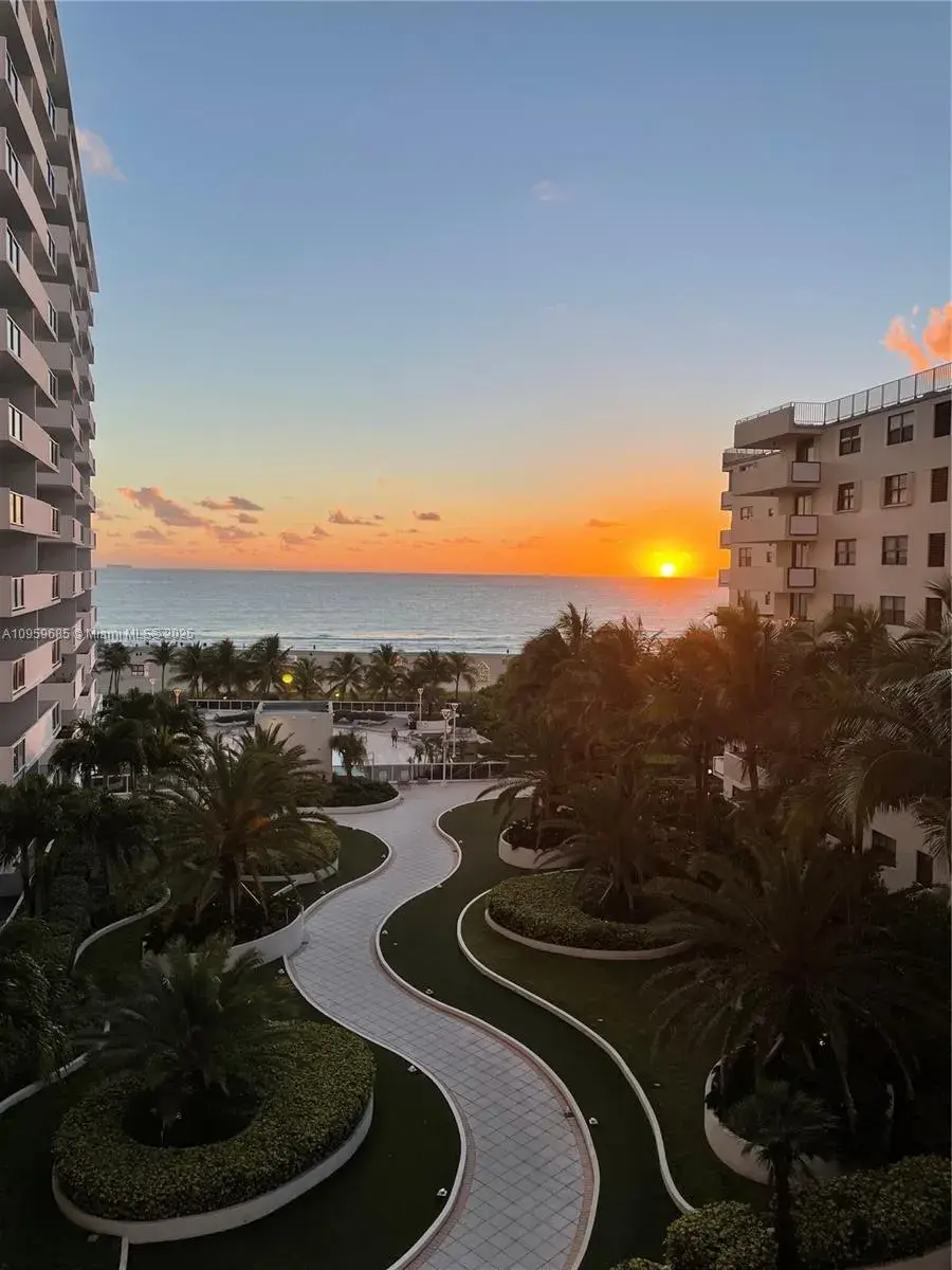 1 bedroom 1 bath for rent at 100 Lincoln Rd # 719, Miami Beach FL 33139
