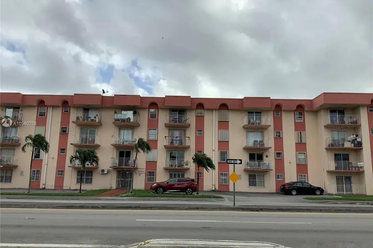 6820 W Flagler St # 409, Miami FL 33144