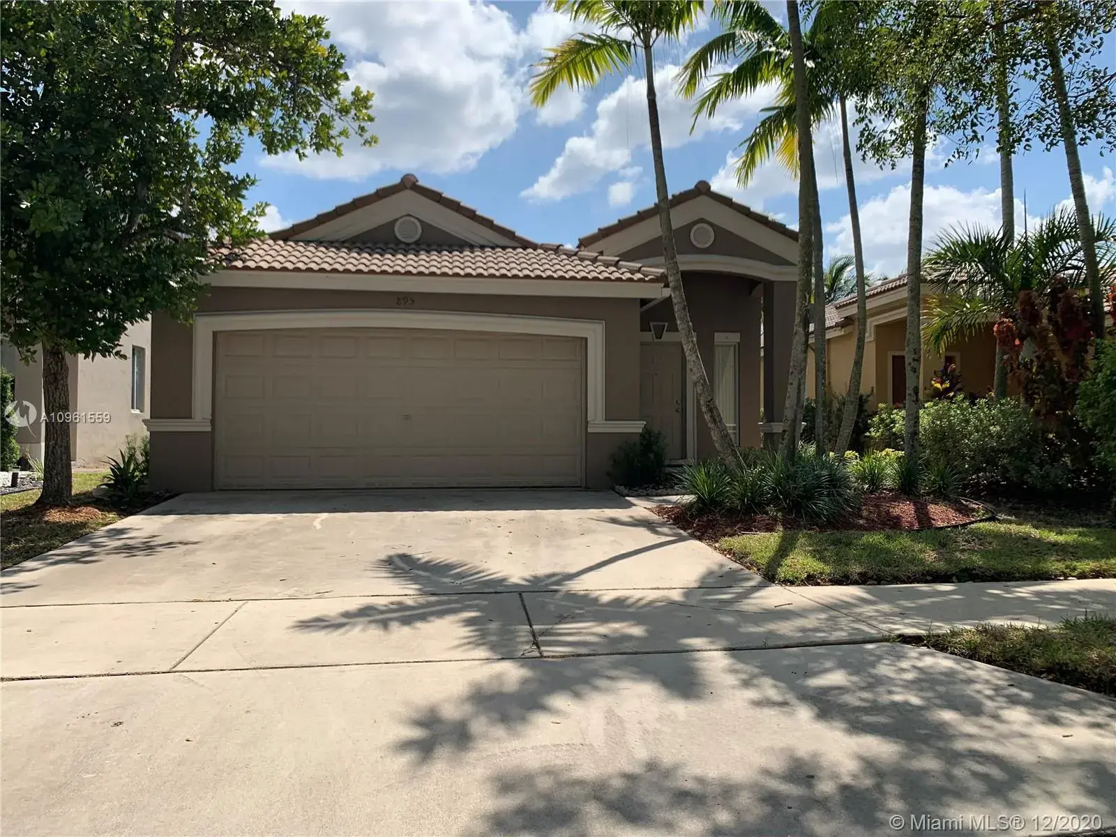 3 bedroom 2 bath Residential Lease for rent at 895 Golden Cane Dr, Weston FL 33327