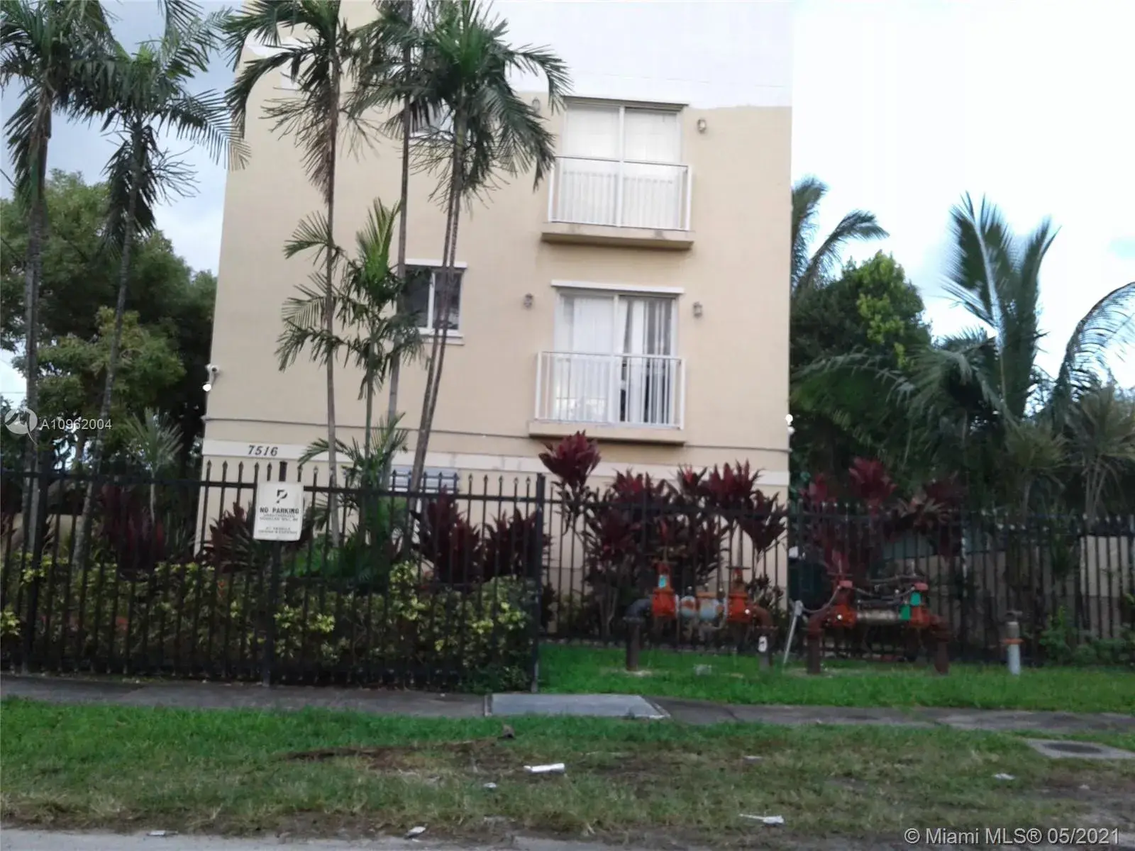 1 bedroom 1 bath Residential for sale at 7516 NE 1st Ave, Miami FL 33138