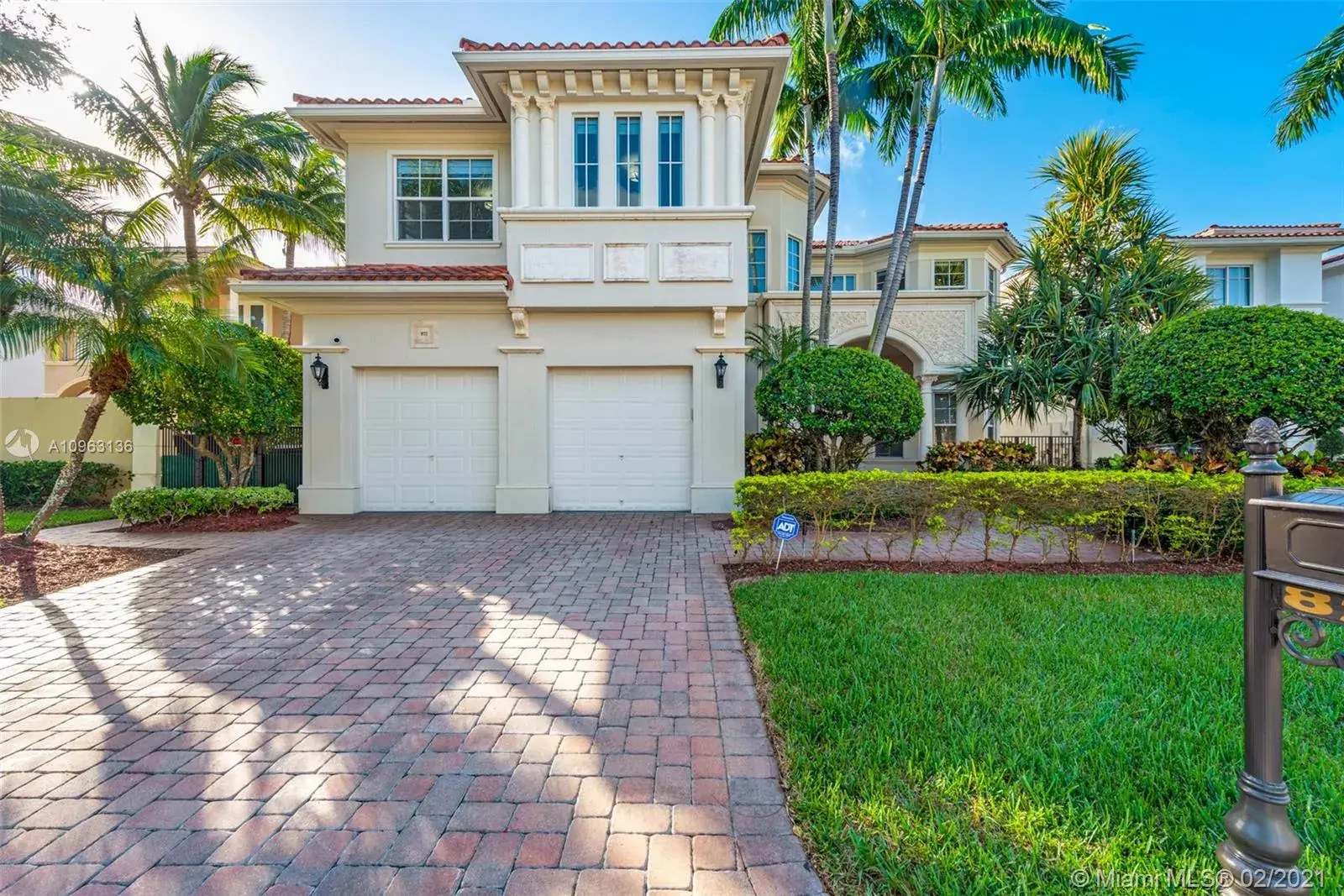 5 bedroom 4 bath Residential for sale at 822 Meridian Ln, Hollywood FL 33019