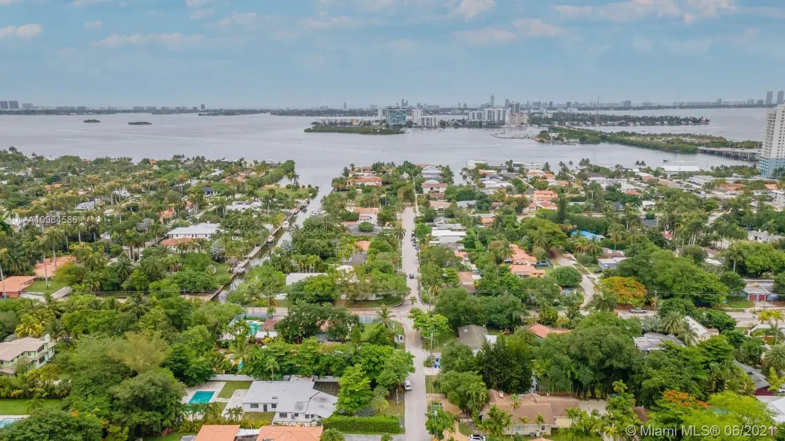 941 NE 83rd St, Miami FL 33138
