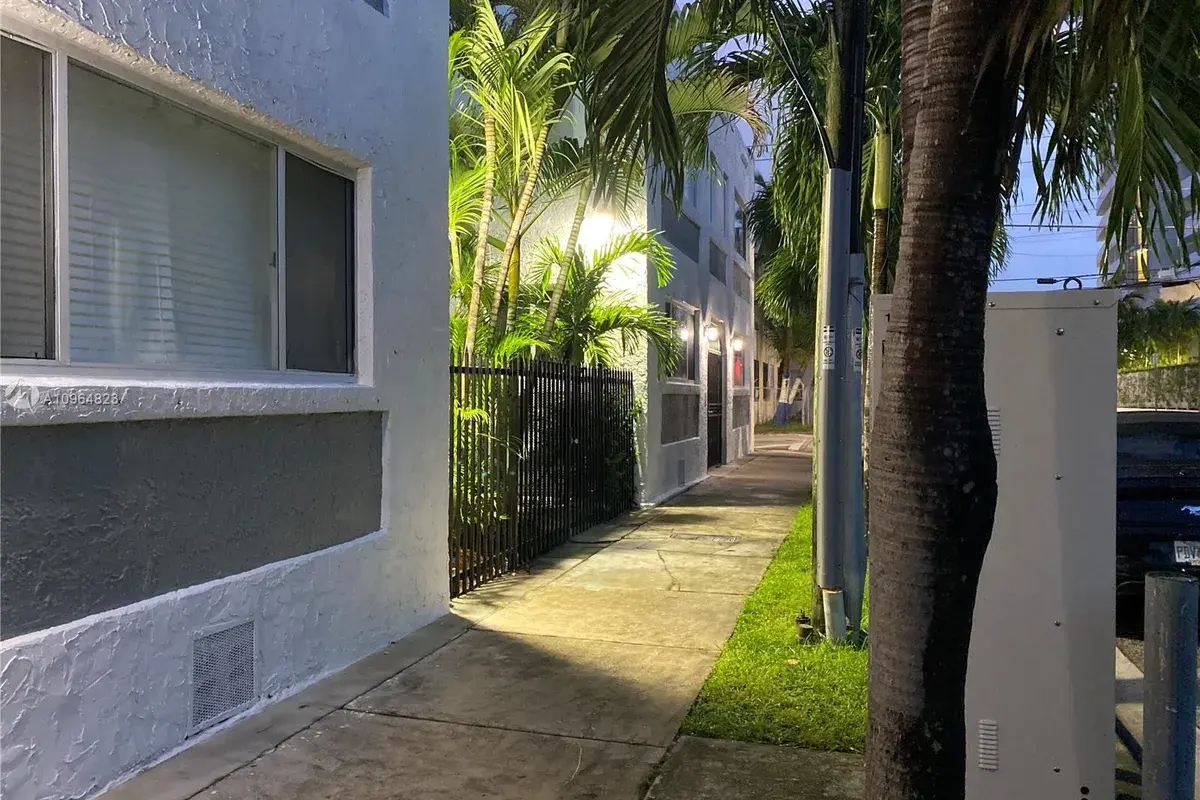109 NW 6th Ave # 8, Miami FL 33128