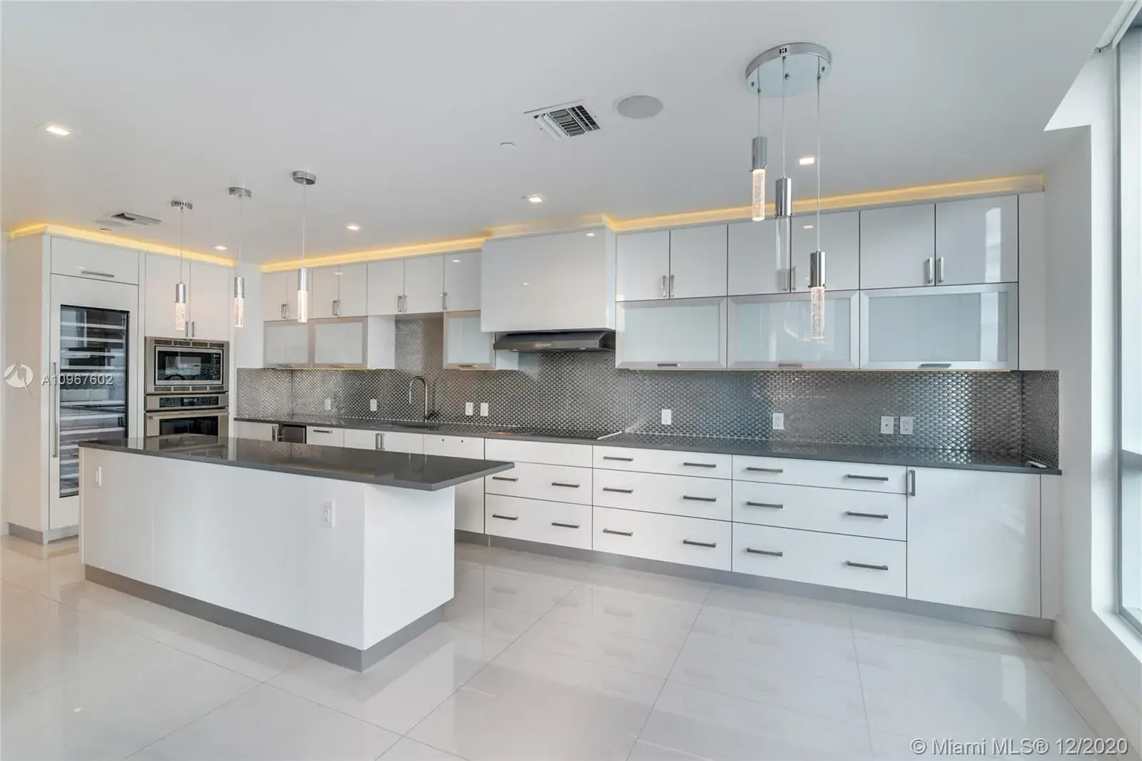 4 bedroom 5 bath for sale at 5959 Collins Ave # 1606, Miami Beach FL 33140